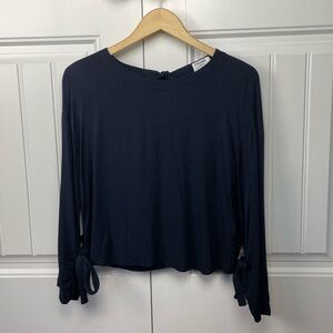 Beautiful Frame cropped blouse in Navy, Size Medium